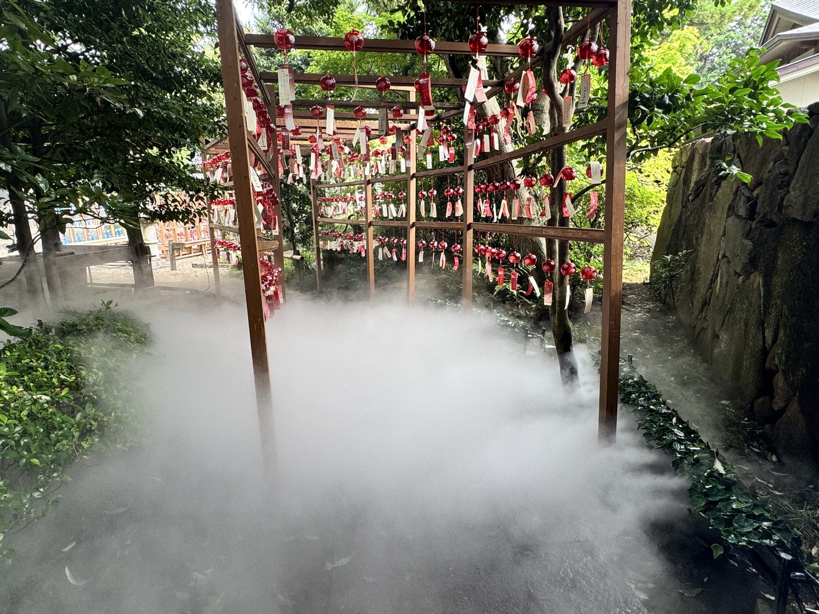 久伊豆神社の風鈴とミスト